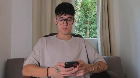 etham_wolf1 online show from April 22, 5:03 pm