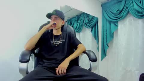 Snapshot of ethan_boy_ chatting on December 4, 9:46 pm Ethan online show from December 4, 9:46 pm