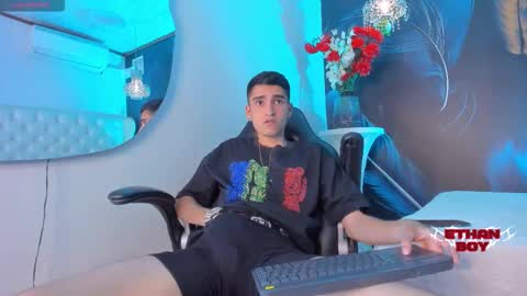 Snapshot of ethan_boy_ chatting on December 16, 9:31 pm Ethan online show from December 16, 9:31 pm