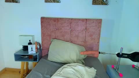 ethan  online show from February 7, 5:00 am