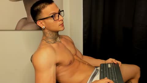 Ethan - Independent model online show from May 27, 8:50 pm