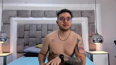 Snapshot of ethan_greys chatting on November 15, 4:21 am ethan_greys online show from November 15, 4:21 am