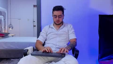 ethan_greys online show from December 23, 4:32 am