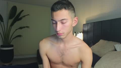 Snapshot of ethan_skiny_ chatting on December 13, 4:22 am Joan online show from December 13, 4:22 am