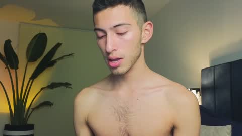 Snapshot of ethan_skiny_ chatting on December 15, 5:45 am Joan online show from December 15, 5:45 am