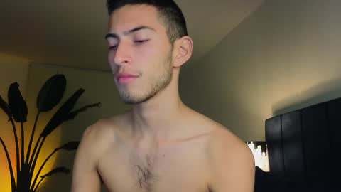 Snapshot of ethan_skiny_ chatting on December 20, 7:22 am Joan online show from December 20, 7:22 am