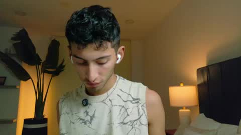 Snapshot of ethan_skiny_ chatting on May 20, 4:51 am Joan online show from May 20, 4:51 am