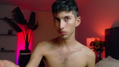 Snapshot of ethan_skiny_ chatting on May 28, 5:49 am Joan online show from May 28, 5:49 am