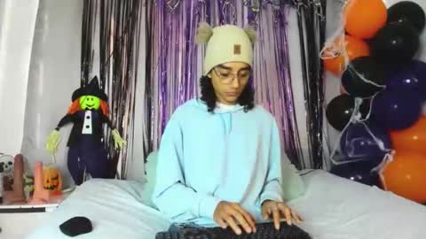 ethanblackwoodd online show from October 28, 7:49 pm