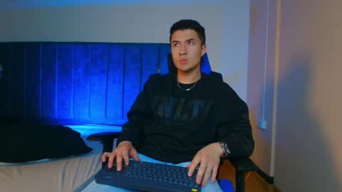 Snapshot of ethanconnor_ chatting on October 4, 12:25 pm ethanconnor_ online show from October 4, 12:25 pm