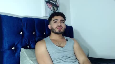 Snapshot of ethanhairy chatting on February 21, 11:43 pm Ethan online show from February 21, 11:43 pm