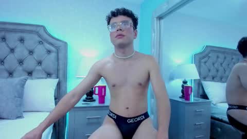 Snapshot of ethanleroyy chatting on October 11, 11:42 am Ethan Leroy online show from October 11, 11:42 am