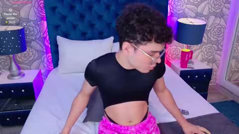 Snapshot of ethanleroyy chatting on October 14, 3:35 pm Ethan Leroy online show from October 14, 3:35 pm