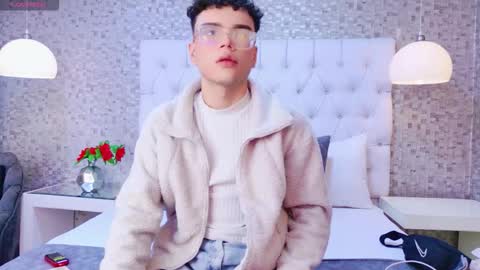 Snapshot of ethanleroyy chatting on October 19, 3:07 am Ethan Leroy online show from October 19, 3:07 am