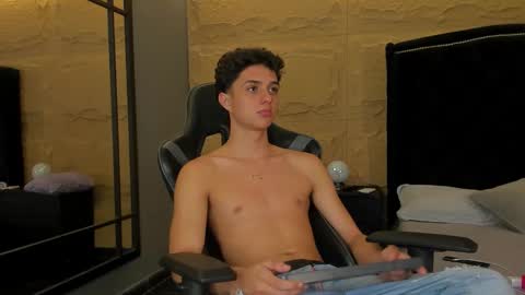 ethanlowell online show from October 25, 5:59 am