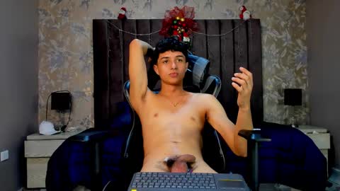 ethanlowell online show from December 16, 4:39 am