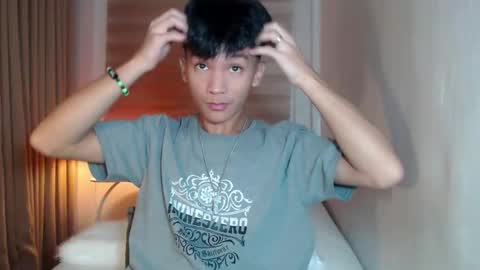 Snapshot of etherealboytoy4hire chatting on December 4, 2:15 pm Rey online show from December 4, 2:15 pm