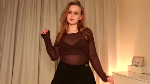 etta_jane online show from April 7, 2:50 pm
