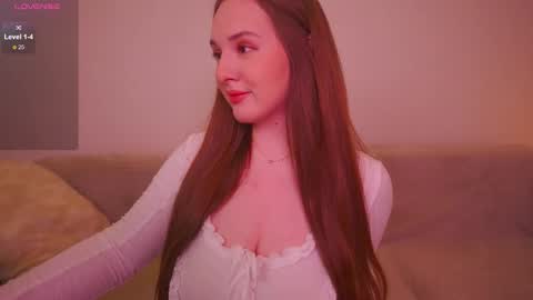 Snapshot of ettennayt chatting on October 22, 6:29 pm Hello I am AliseNext stream -  1700 GTM1 online show from October 22, 6:29 pm