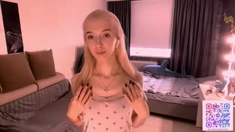 Snapshot of eufemiazurawski chatting on March 8, 12:09 pm Tali online show from March 8, 12:09 pm