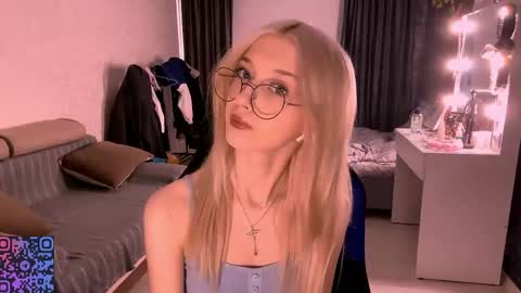 Snapshot of eufemiazurawski chatting on March 16, 12:09 pm Tali online show from March 16, 12:09 pm