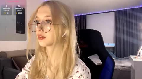 Snapshot of eufemiazurawski chatting on March 25, 1:50 pm Tali online show from March 25, 1:50 pm