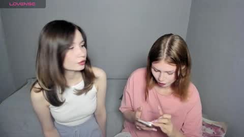 Veronica Tiia Lilith left to right online show from September 29, 11:20 pm