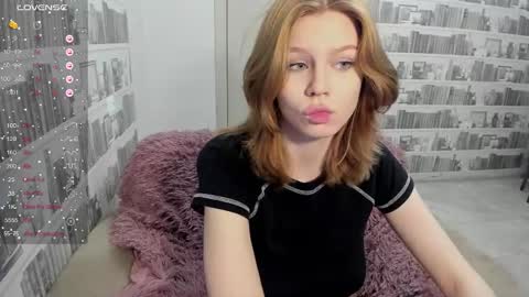 Veronica Tiia Lilith left to right online show from February 12, 4:46 pm