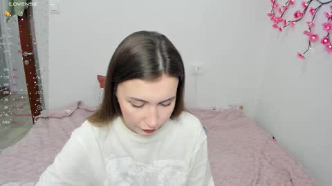 Veronica Tiia Lilith left to right online show from March 7, 12:18 am