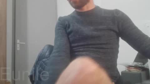 eunile online show from November 5, 8:31 pm