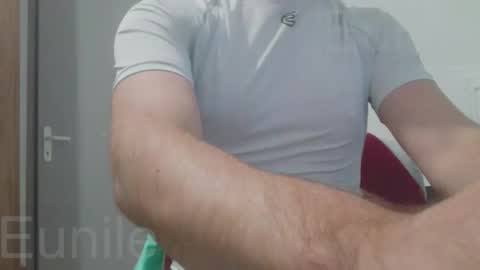 eunile online show from November 17, 8:25 pm