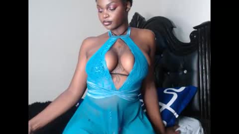 Snapshot of euphoric_cosmos chatting on October 28, 2:37 am euphoria online show from October 28, 2:37 am