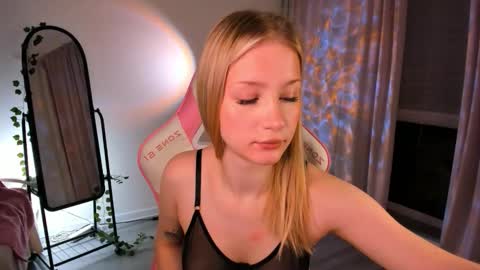 Snapshot of eva_davi chatting on March 2, 2:47 am Eva Davis online show from March 2, 2:47 am