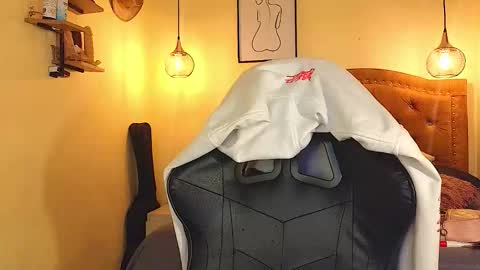 Snapshot of eva_foxs chatting on December 3, 9:02 pm Eva Foxs online show from December 3, 9:02 pm