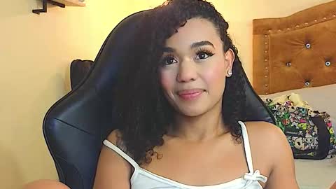 Snapshot of eva_foxs chatting on December 16, 12:59 am Eva Foxs online show from December 16, 12:59 am