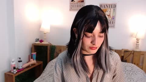 E V A online show from December 7, 1:58 am