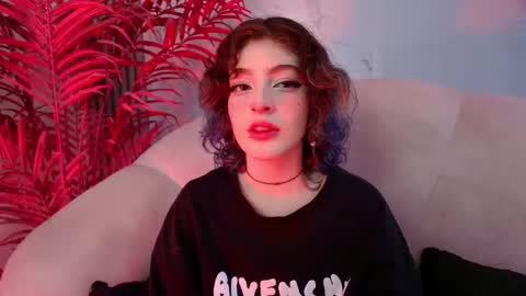 E V A online show from December 3, 8:40 pm