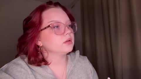 eva_kittenn online show from April 19, 6:10 pm