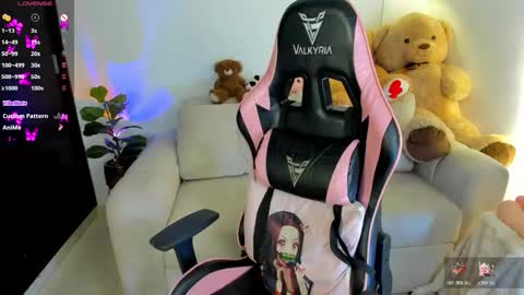 Eva   online show from April 28, 7:41 pm