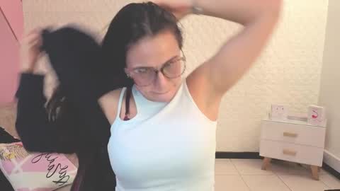 Eva  online show from May 28, 2:47 pm