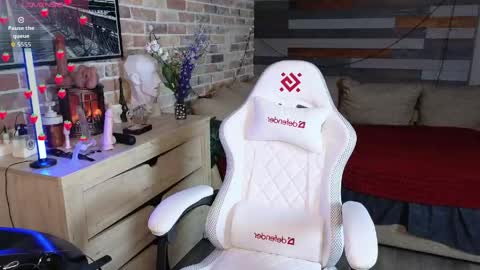 eva_mini online show from May 28, 9:12 pm