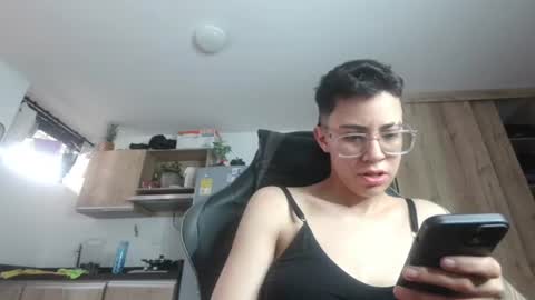 Snapshot of eva_monwalker chatting on June 12, 12:59 pm Eva cute online show from June 12, 12:59 pm