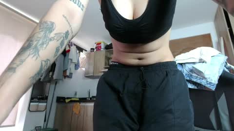 Snapshot of eva_monwalker chatting on June 25, 1:48 pm Eva cute online show from June 25, 1:48 pm