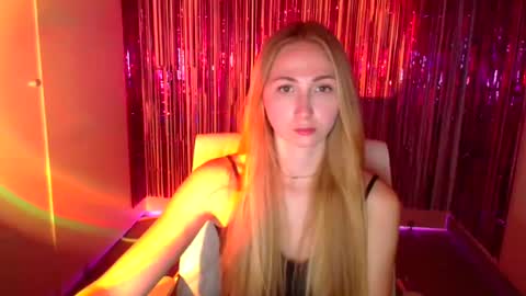 Snapshot of eva_oliviaa chatting on October 8, 6:27 pm Eva online show from October 8, 6:27 pm