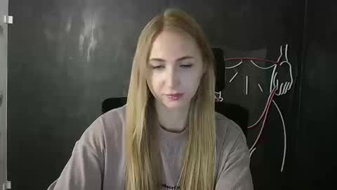 Snapshot of eva_oliviaa chatting on October 10, 12:15 pm Eva online show from October 10, 12:15 pm