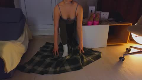 Snapshot of eva_sinn chatting on February 20, 2:17 pm Hi there i am Eva and i wish create a nice community with you so join my Ticket Show for more pleasure online show from February 20, 2:17 pm