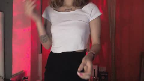 Snapshot of eva_viulet chatting on February 1, 1:15 am MISS EVY online show from February 1, 1:15 am