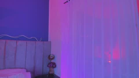 julieth online show from April 6, 8:10 pm