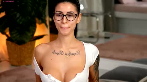 Eva  online show from December 3, 5:15 am