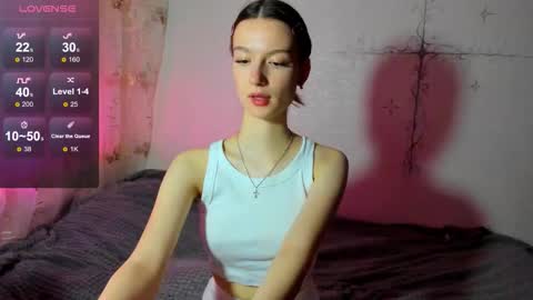 Snapshot of evablssm chatting on December 17, 4:24 pm Hi Im Eva - welcome to my room online show from December 17, 4:24 pm